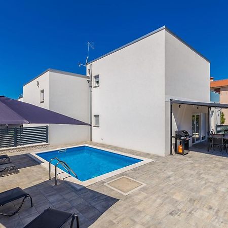 Holiday House Sunlight With Heated Pool มาลินสกา ภายนอก รูปภาพ