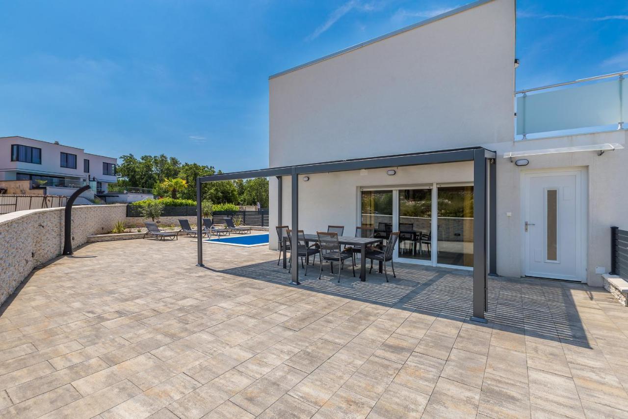 Holiday House Sunlight With Heated Pool มาลินสกา ภายนอก รูปภาพ