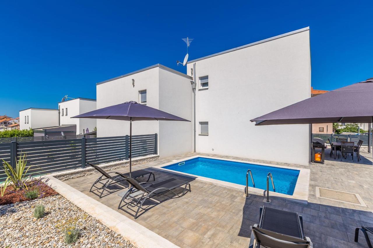 Holiday House Sunlight With Heated Pool มาลินสกา ภายนอก รูปภาพ