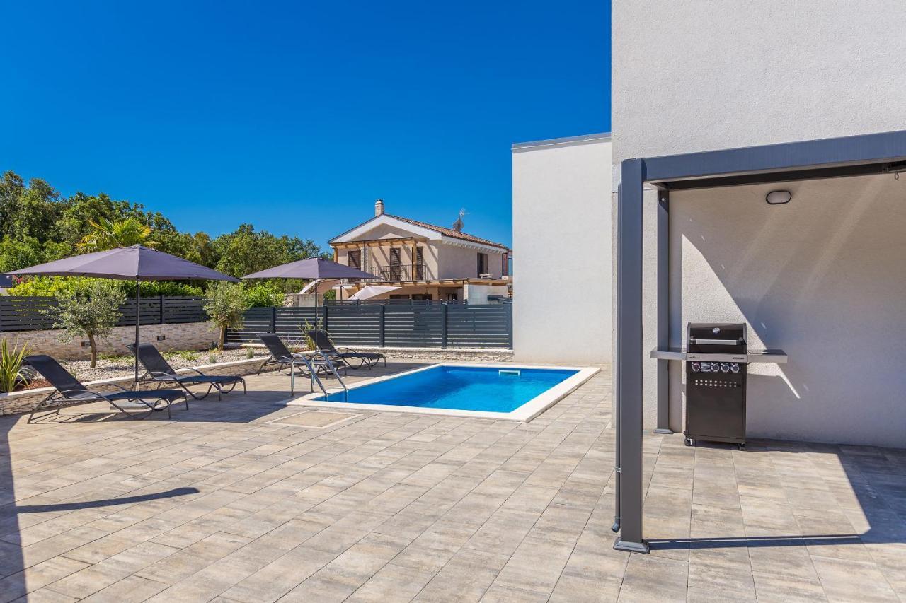 Holiday House Sunlight With Heated Pool มาลินสกา ภายนอก รูปภาพ