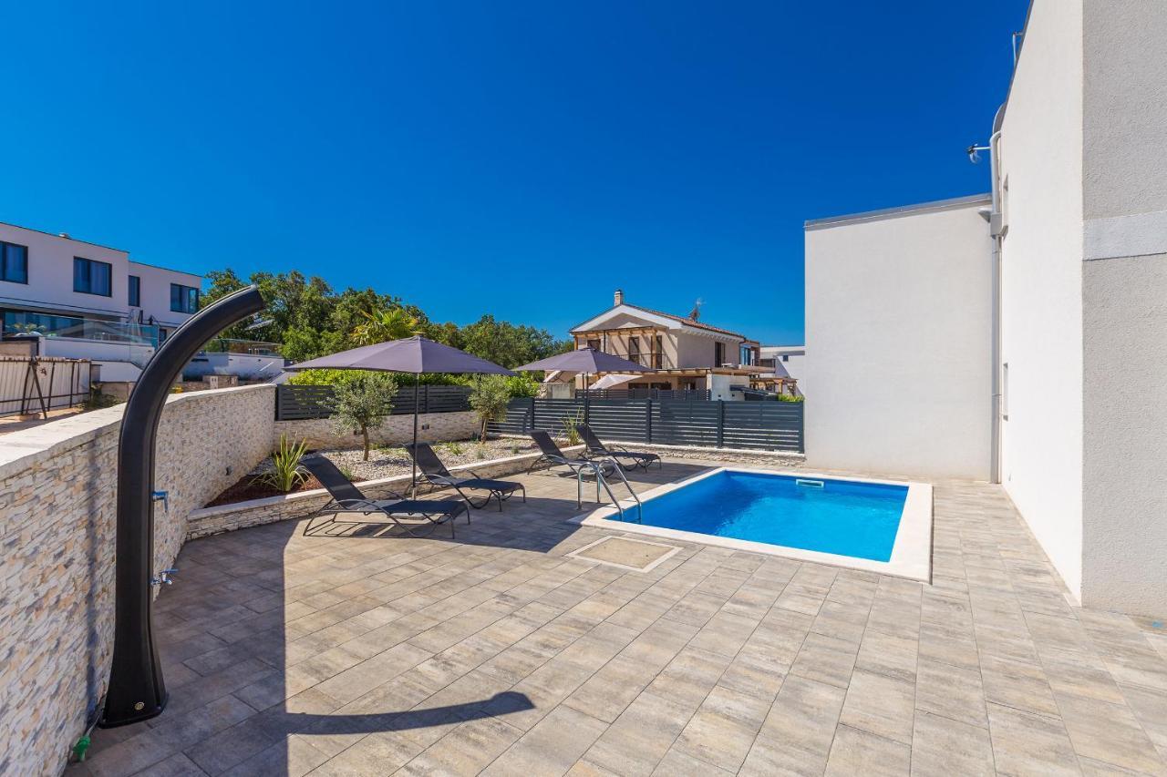 Holiday House Sunlight With Heated Pool มาลินสกา ภายนอก รูปภาพ