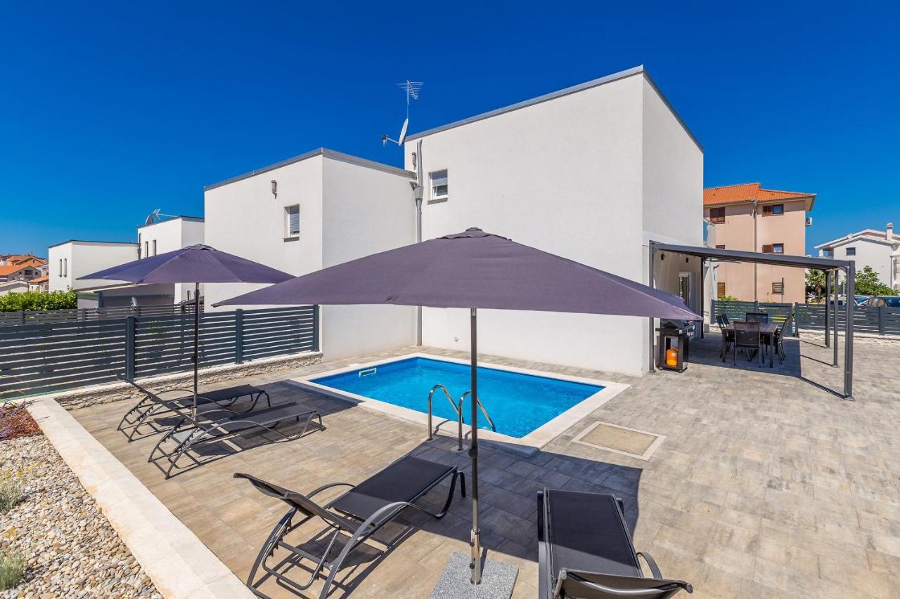 Holiday House Sunlight With Heated Pool มาลินสกา ภายนอก รูปภาพ