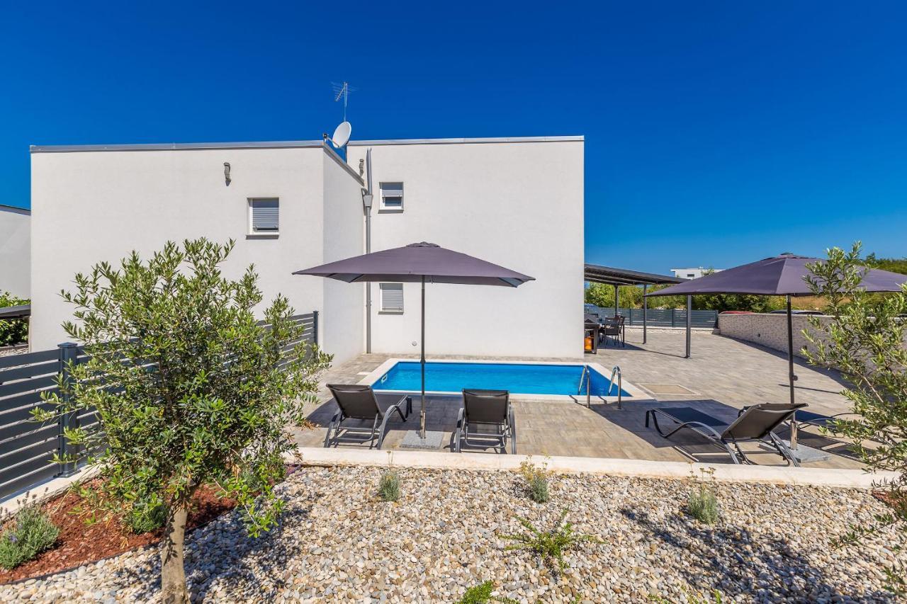 Holiday House Sunlight With Heated Pool มาลินสกา ภายนอก รูปภาพ