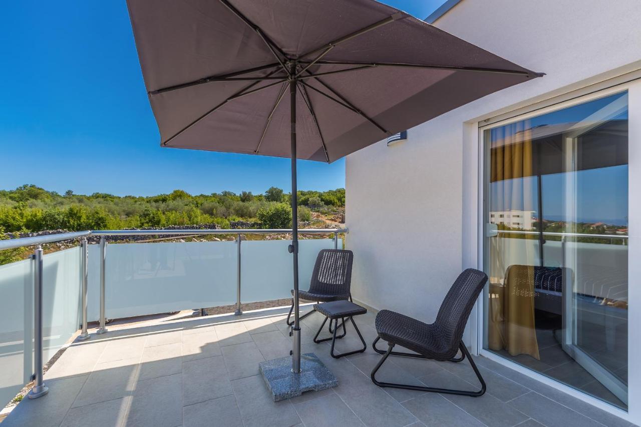 Holiday House Sunlight With Heated Pool มาลินสกา ภายนอก รูปภาพ